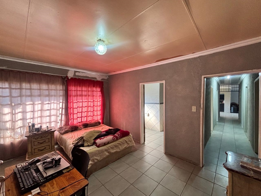 4 Bedroom Property for Sale in Roosheuwel North West